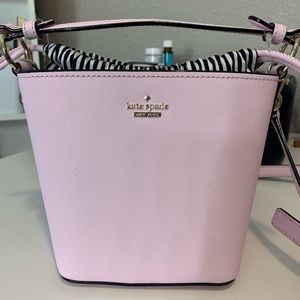 ♠️NWOT♠️Kate Spade Bucket Crossbody